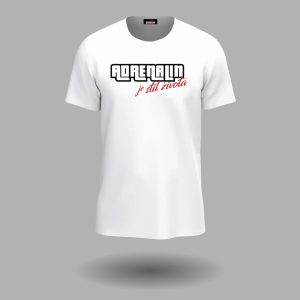 Bela Alpha Adrenaline majica sa natpisom “Adrenalin je stil života”, položena na sivoj podlozi.