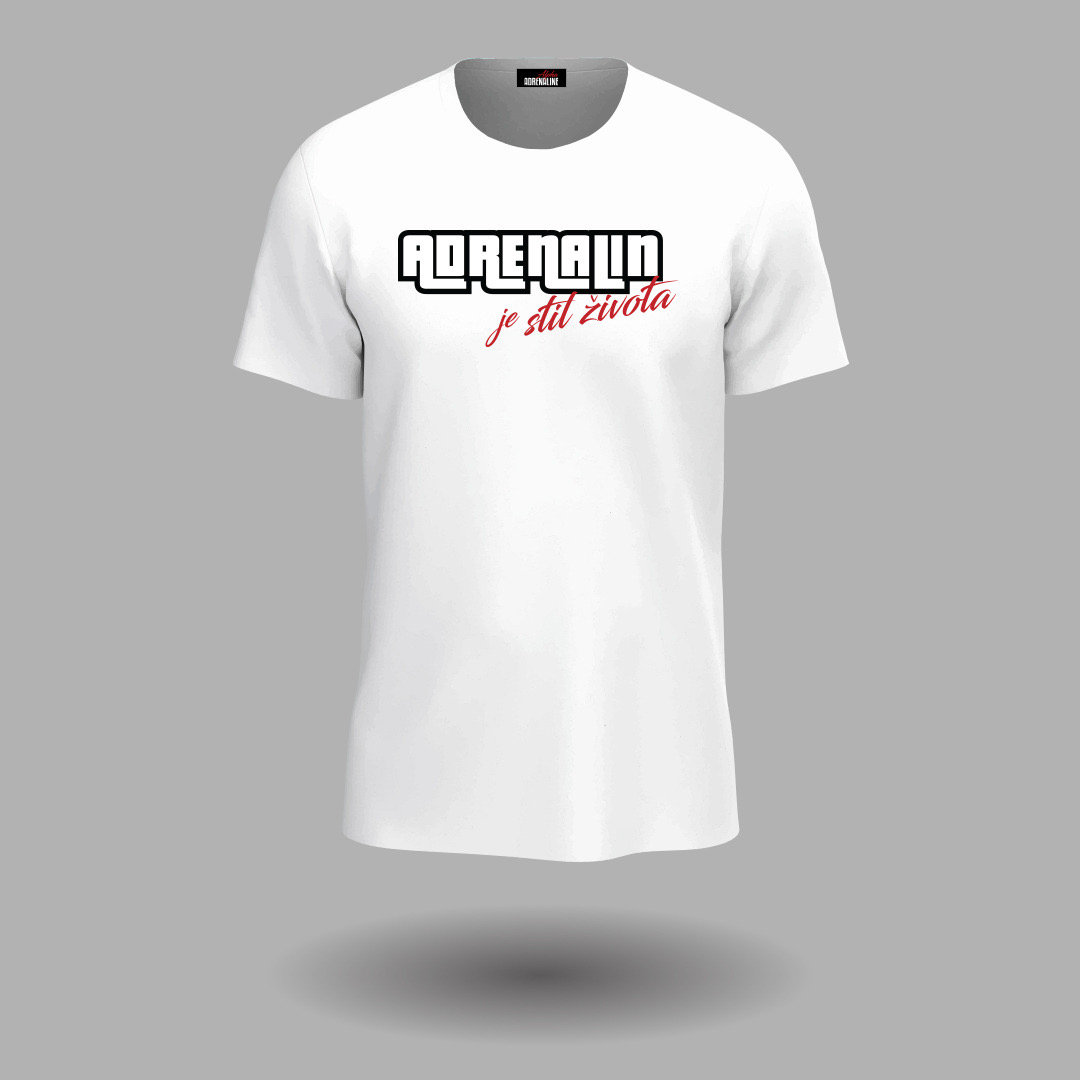 Bela Alpha Adrenaline majica sa natpisom “Adrenalin je stil života”, položena na sivoj podlozi.